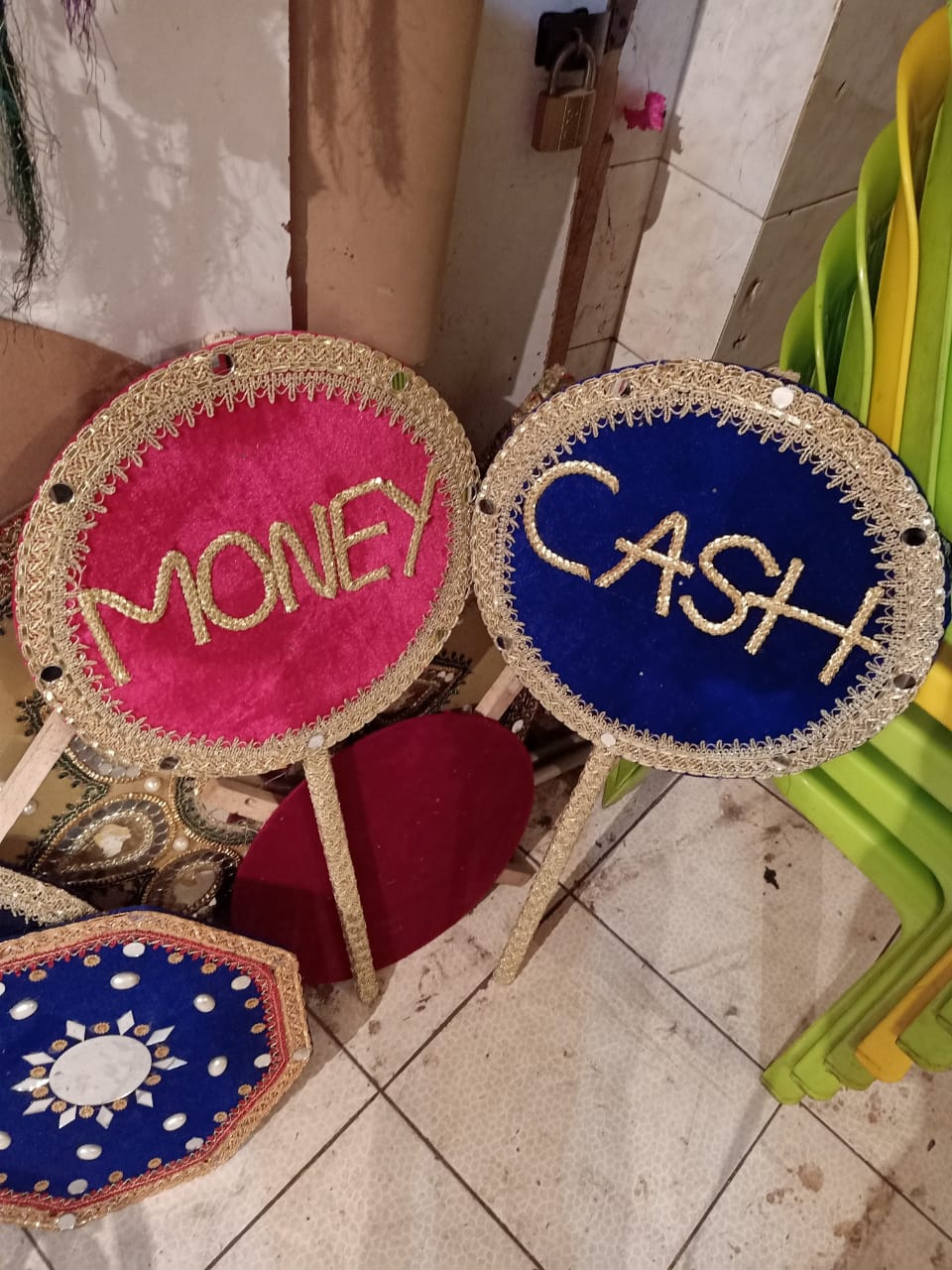 Title: Custom Velvet Mehndi Signboard with Golden Decorative Thali Setup