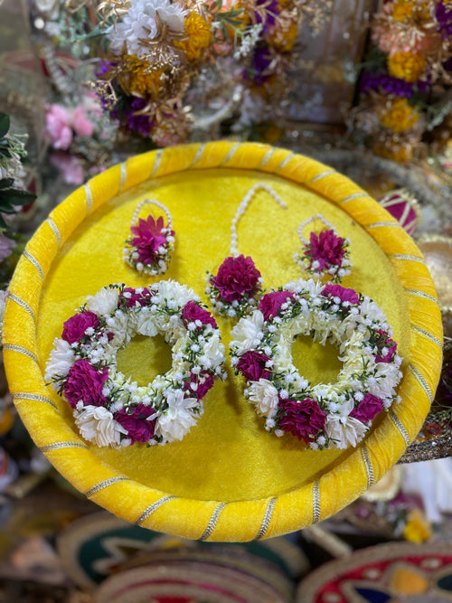 Artificial Floral Jewelry Set for Mehndi & Bridal Events – Handmade Gajra, Rings & Accessories