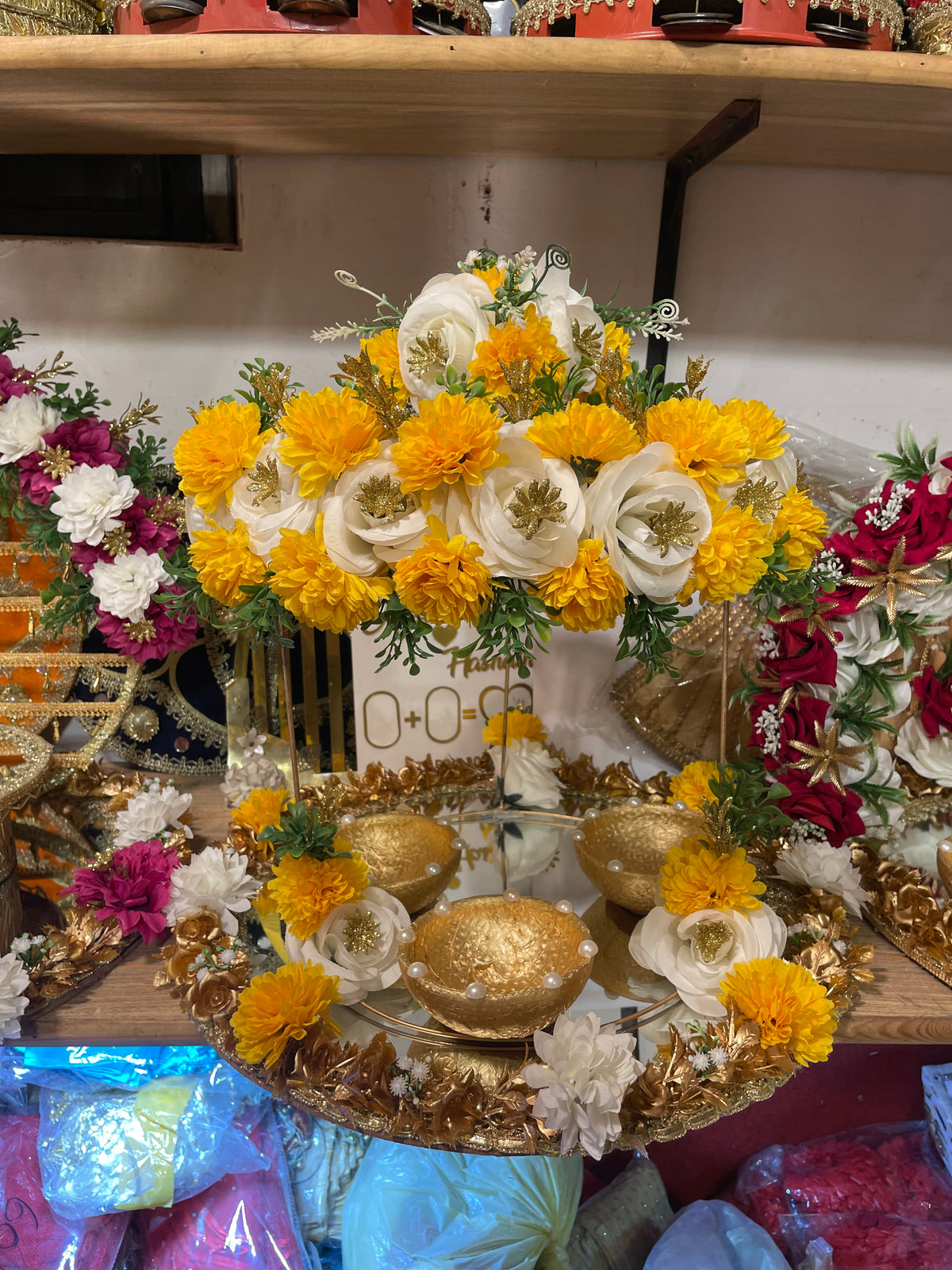 Decorative Floral Mayun & Mehndi Thaali Set – Mirror Base with Golden Bowls for Wedding Ceremonies