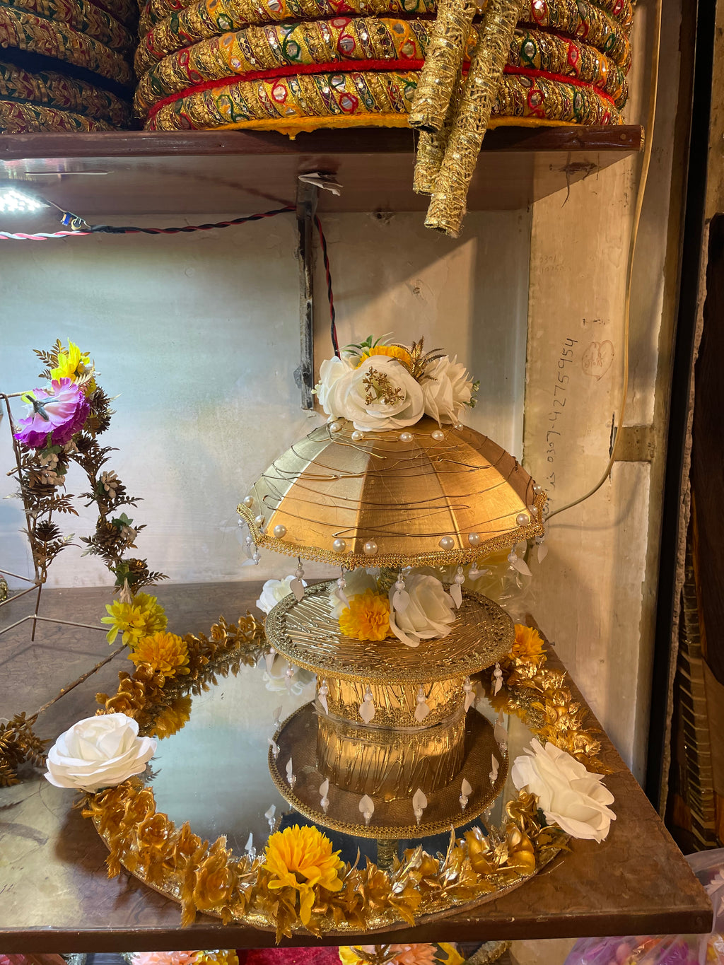 Decorative Floral Mayun & Mehndi Thaali Set – Mirror Base with Golden Bowls for Wedding Ceremonies