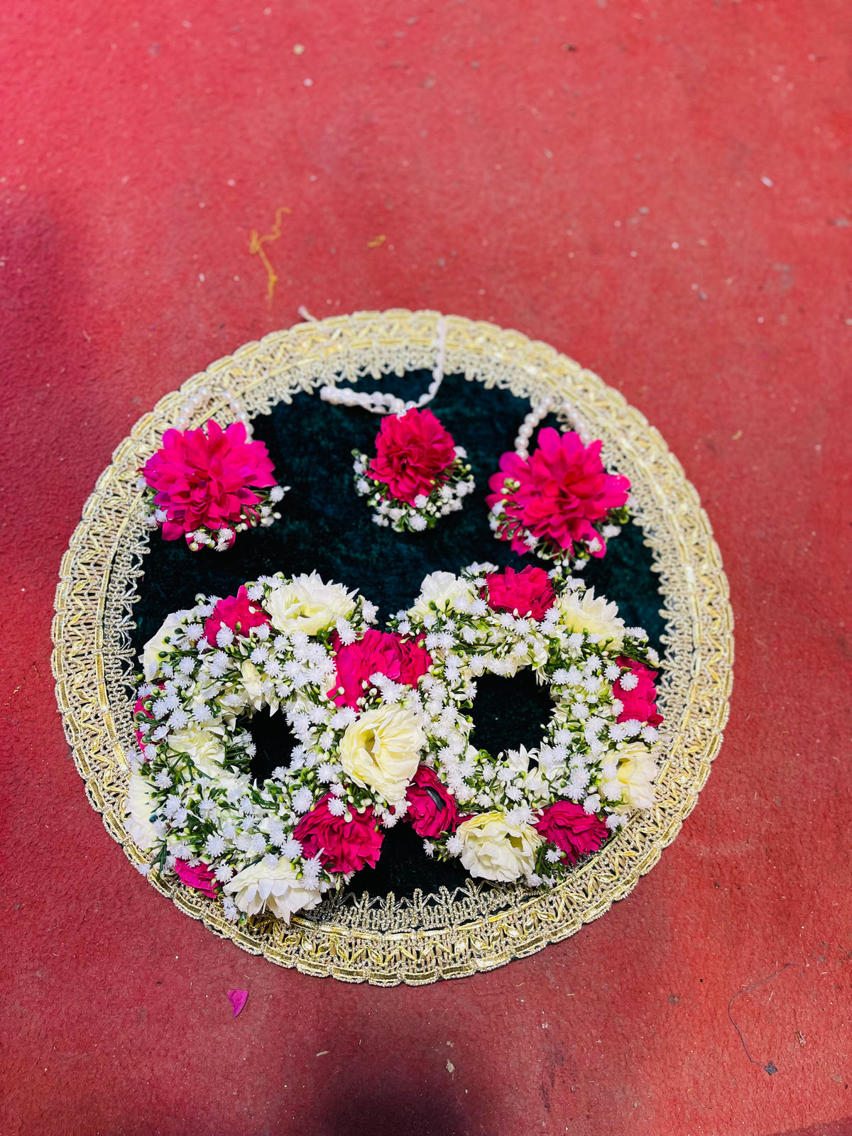 Artificial Floral Jewelry Set for Mehndi & Bridal Events – Handmade Gajra, Rings & Accessories